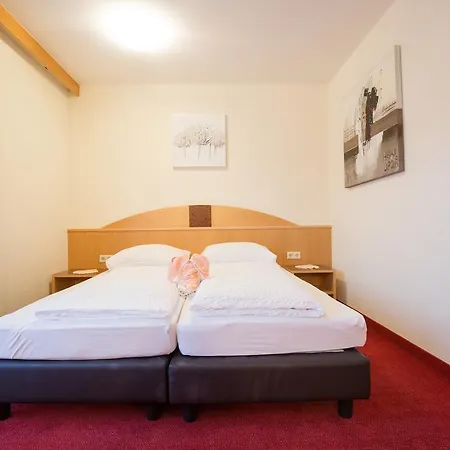 Amadeus Micheluzzi 4* Серфаус