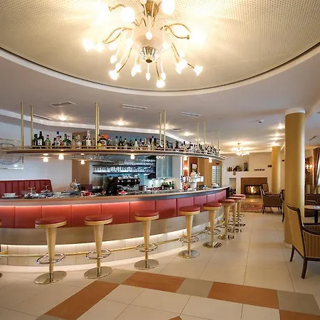 Amadeus Micheluzzi ホテル ザーファウス